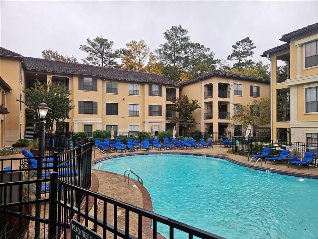 3777 Peachtree Road Ne Unit 1324, Brookhaven, Georgia 30319, 2 Bedrooms Bedrooms, ,1 BathroomBathrooms,Residential,For Sale,3777 Peachtree Road Ne Unit 1324,7522071