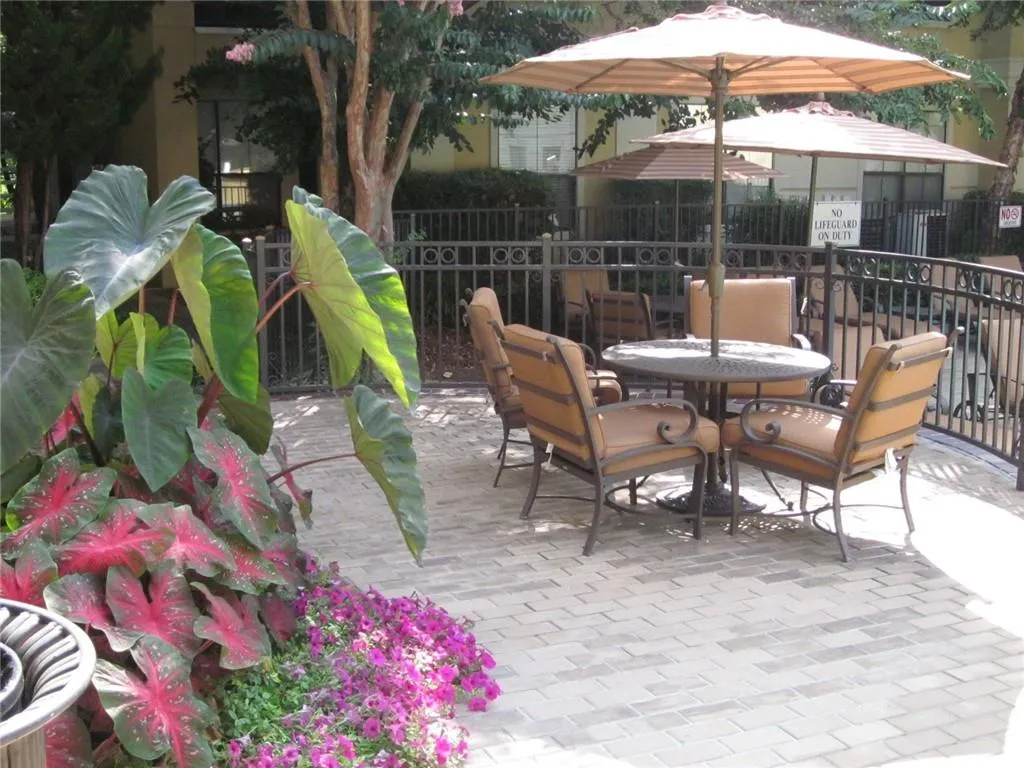 3777 Peachtree Road Ne Unit 1324, Brookhaven, Georgia 30319, 2 Bedrooms Bedrooms, ,1 BathroomBathrooms,Residential,For Sale,3777 Peachtree Road Ne Unit 1324,7522071