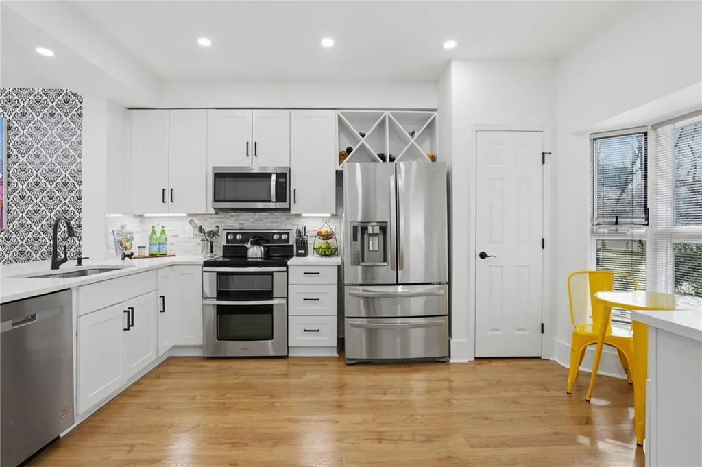 3475 Oak Valley Road Ne Unit 120, Atlanta, Georgia 30326, 3 Bedrooms Bedrooms, 0 ,2 BathroomsBathrooms,Residential,For Sale,3475 Oak Valley Road Ne Unit 120,7713050