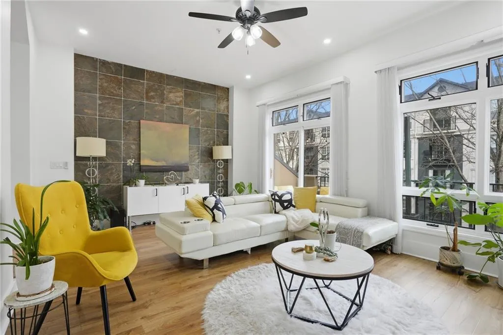3475 Oak Valley Road Ne Unit 120, Atlanta, Georgia 30326, 3 Bedrooms Bedrooms, 0 ,2 BathroomsBathrooms,Residential,For Sale,3475 Oak Valley Road Ne Unit 120,7713050