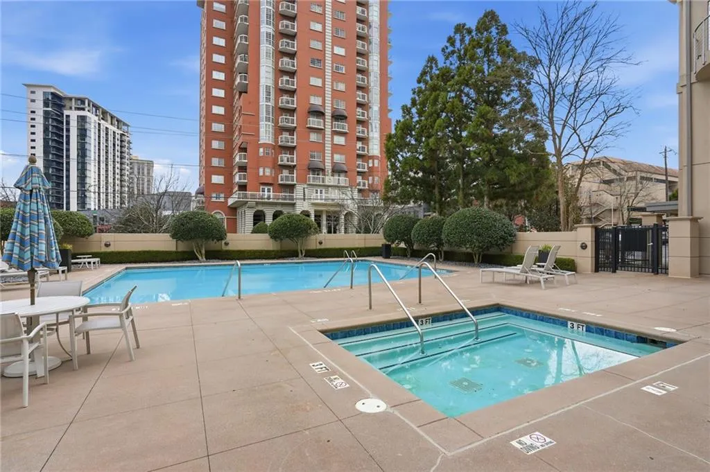 3475 Oak Valley Road Ne Unit 120, Atlanta, Georgia 30326, 3 Bedrooms Bedrooms, 0 ,2 BathroomsBathrooms,Residential,For Sale,3475 Oak Valley Road Ne Unit 120,7713050