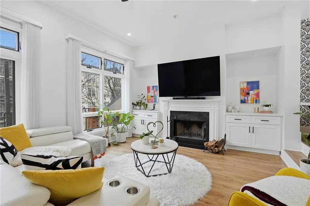 3475 Oak Valley Road Ne Unit 120, Atlanta, Georgia 30326, 3 Bedrooms Bedrooms, 0 ,2 BathroomsBathrooms,Residential,For Sale,3475 Oak Valley Road Ne Unit 120,7713050