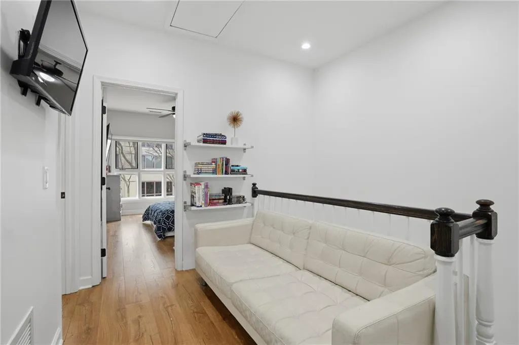 3475 Oak Valley Road Ne Unit 120, Atlanta, Georgia 30326, 3 Bedrooms Bedrooms, 0 ,2 BathroomsBathrooms,Residential,For Sale,3475 Oak Valley Road Ne Unit 120,7713050
