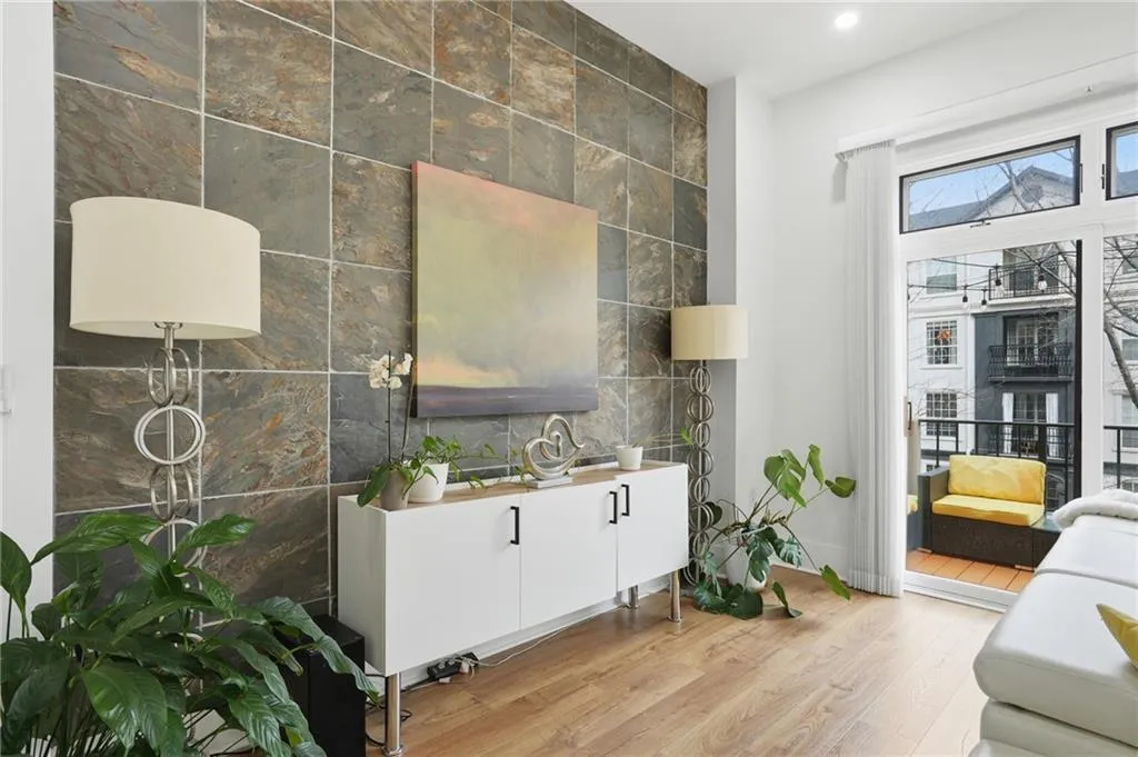 3475 Oak Valley Road Ne Unit 120, Atlanta, Georgia 30326, 3 Bedrooms Bedrooms, 0 ,2 BathroomsBathrooms,Residential,For Sale,3475 Oak Valley Road Ne Unit 120,7713050