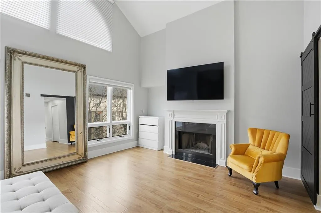 3475 Oak Valley Road Ne Unit 120, Atlanta, Georgia 30326, 3 Bedrooms Bedrooms, 0 ,2 BathroomsBathrooms,Residential,For Sale,3475 Oak Valley Road Ne Unit 120,7713050