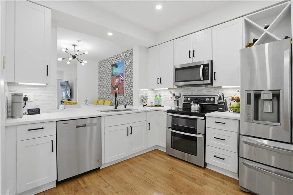 3475 Oak Valley Road Ne Unit 120, Atlanta, Georgia 30326, 3 Bedrooms Bedrooms, 0 ,2 BathroomsBathrooms,Residential,For Sale,3475 Oak Valley Road Ne Unit 120,7713050