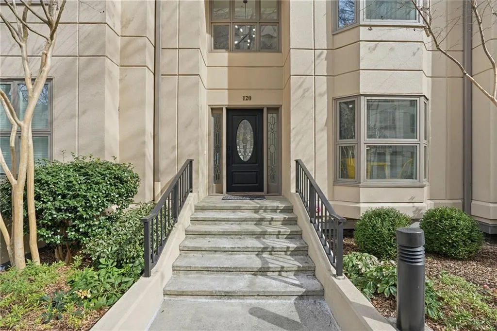 3475 Oak Valley Road Ne Unit 120, Atlanta, Georgia 30326, 3 Bedrooms Bedrooms, 0 ,2 BathroomsBathrooms,Residential,For Sale,3475 Oak Valley Road Ne Unit 120,7713050