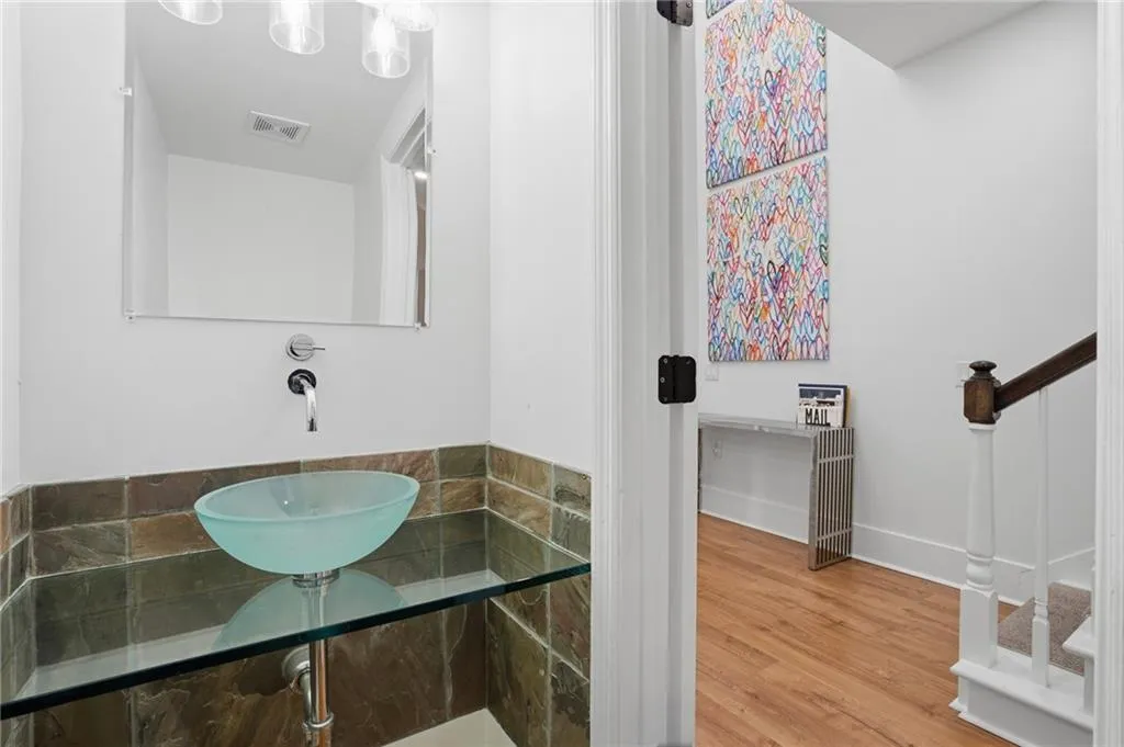 3475 Oak Valley Road Ne Unit 120, Atlanta, Georgia 30326, 3 Bedrooms Bedrooms, 0 ,2 BathroomsBathrooms,Residential,For Sale,3475 Oak Valley Road Ne Unit 120,7713050
