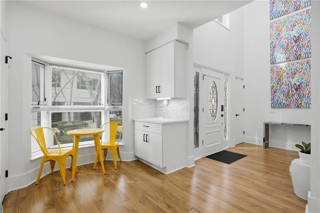 3475 Oak Valley Road Ne Unit 120, Atlanta, Georgia 30326, 3 Bedrooms Bedrooms, 0 ,2 BathroomsBathrooms,Residential,For Sale,3475 Oak Valley Road Ne Unit 120,7713050