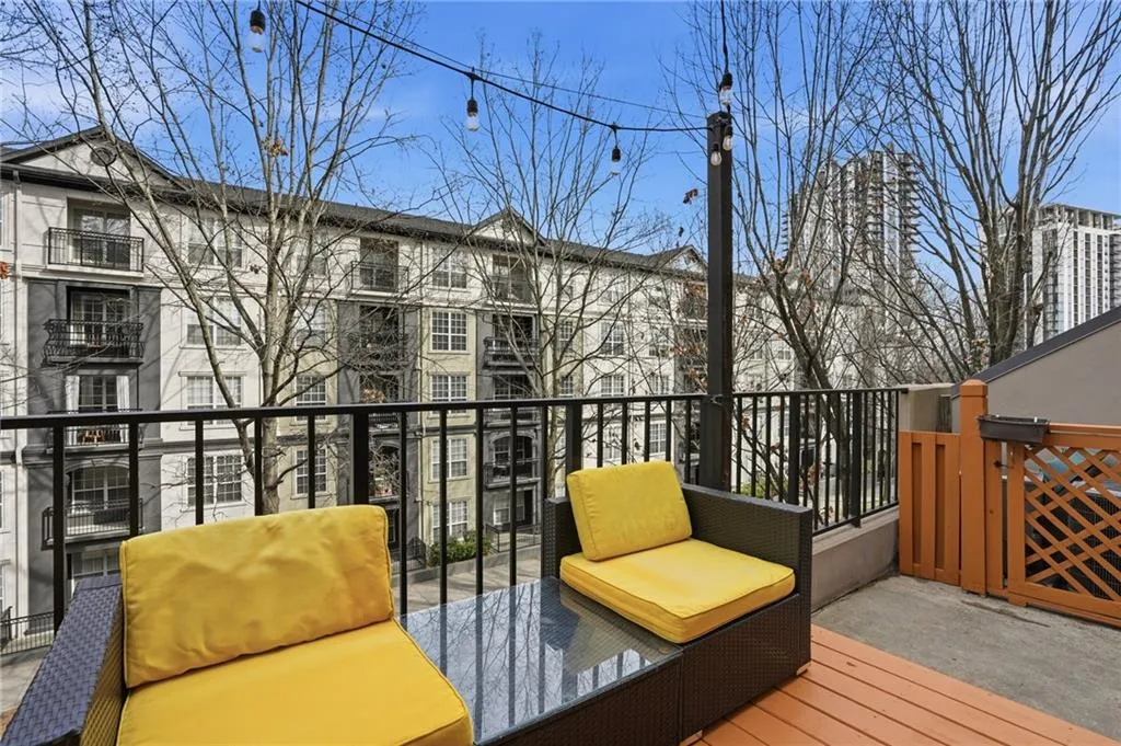 3475 Oak Valley Road Ne Unit 120, Atlanta, Georgia 30326, 3 Bedrooms Bedrooms, 0 ,2 BathroomsBathrooms,Residential,For Sale,3475 Oak Valley Road Ne Unit 120,7713050