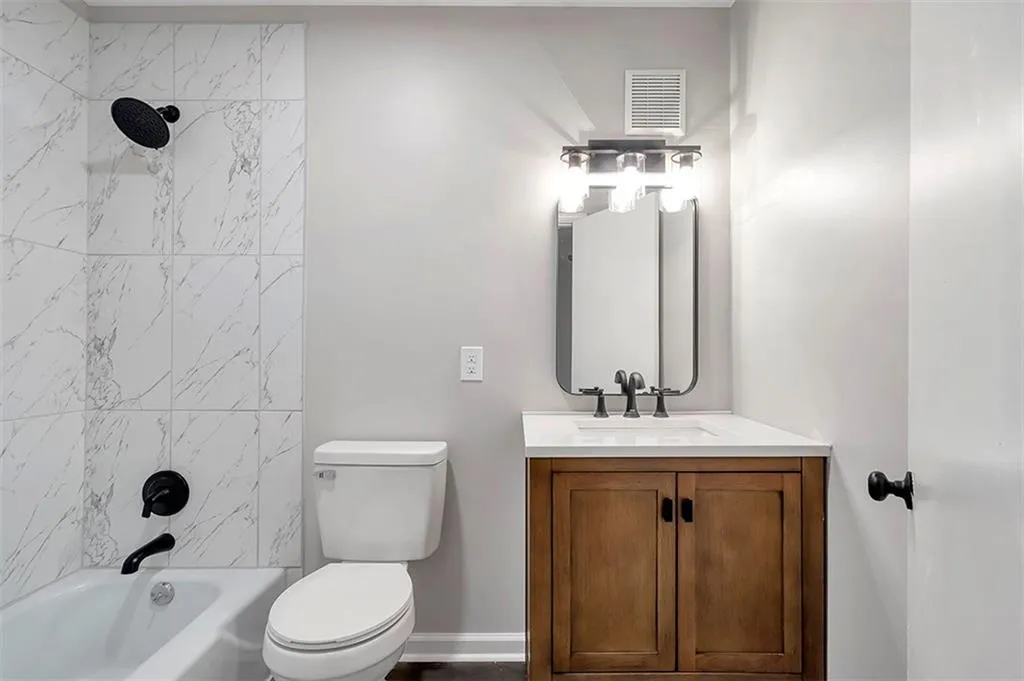 5400 Roswell Road Unit N6, Atlanta, Georgia 30342, 2 Bedrooms Bedrooms, ,2 BathroomsBathrooms,Residential,Sold,5400 Roswell Road Unit N6,7129637