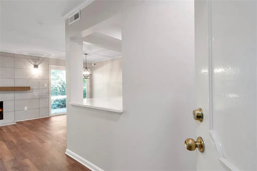 5400 Roswell Road Unit N6, Atlanta, Georgia 30342, 2 Bedrooms Bedrooms, ,2 BathroomsBathrooms,Residential,Sold,5400 Roswell Road Unit N6,7129637