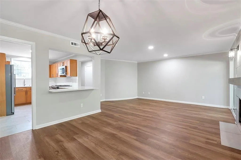 5400 Roswell Road Unit N6, Atlanta, Georgia 30342, 2 Bedrooms Bedrooms, ,2 BathroomsBathrooms,Residential,Sold,5400 Roswell Road Unit N6,7129637