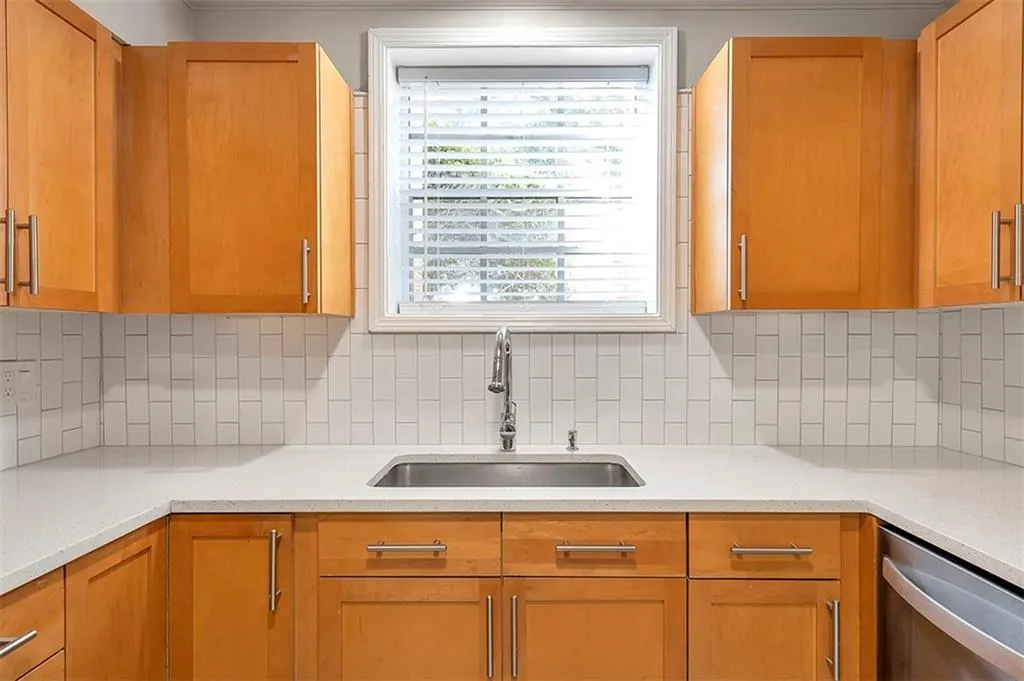 5400 Roswell Road Unit N6, Atlanta, Georgia 30342, 2 Bedrooms Bedrooms, ,2 BathroomsBathrooms,Residential,Sold,5400 Roswell Road Unit N6,7129637