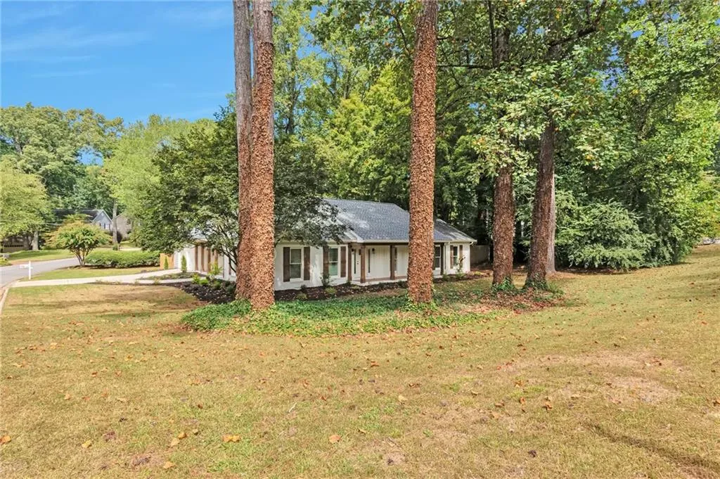 View of front of house featuring a front lawn