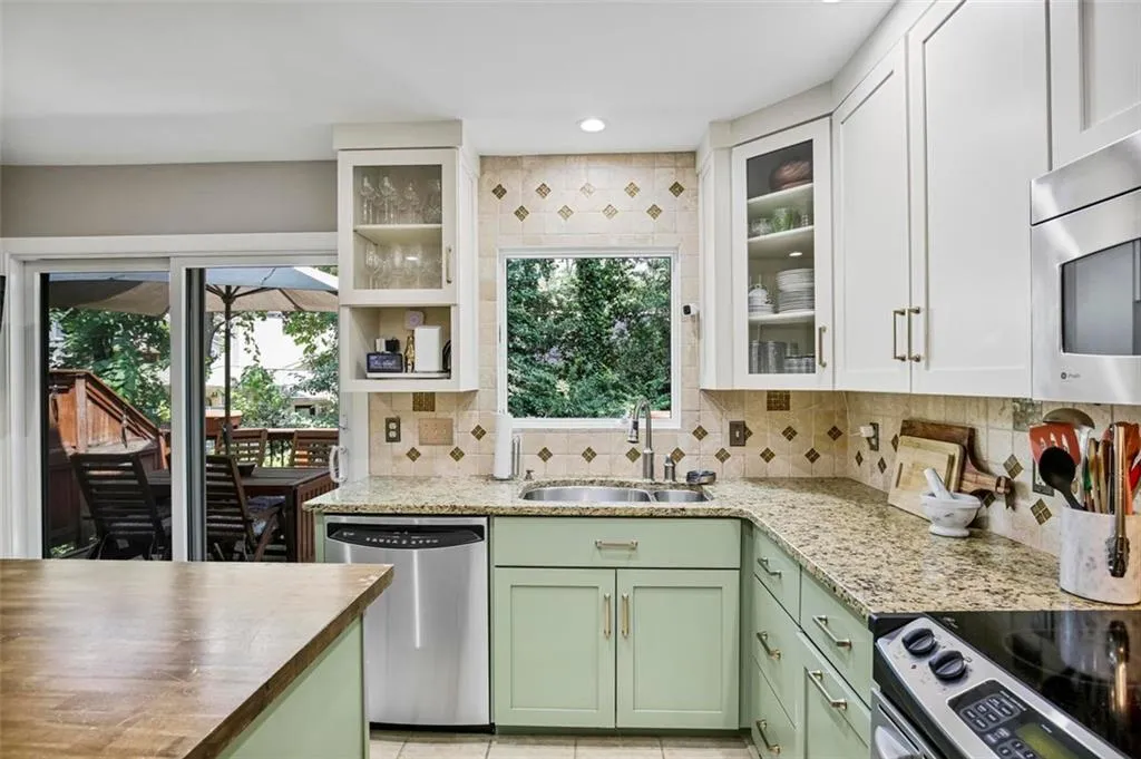 53 Basswood Circle Ne, Sandy Springs, Georgia 30328, 4 Bedrooms Bedrooms, ,3 BathroomsBathrooms,Residential,Sold,53 Basswood Circle Ne,7228350