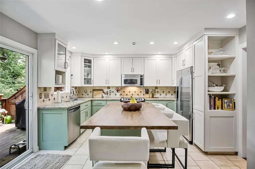 53 Basswood Circle Ne, Sandy Springs, Georgia 30328, 4 Bedrooms Bedrooms, ,3 BathroomsBathrooms,Residential,Sold,53 Basswood Circle Ne,7228350