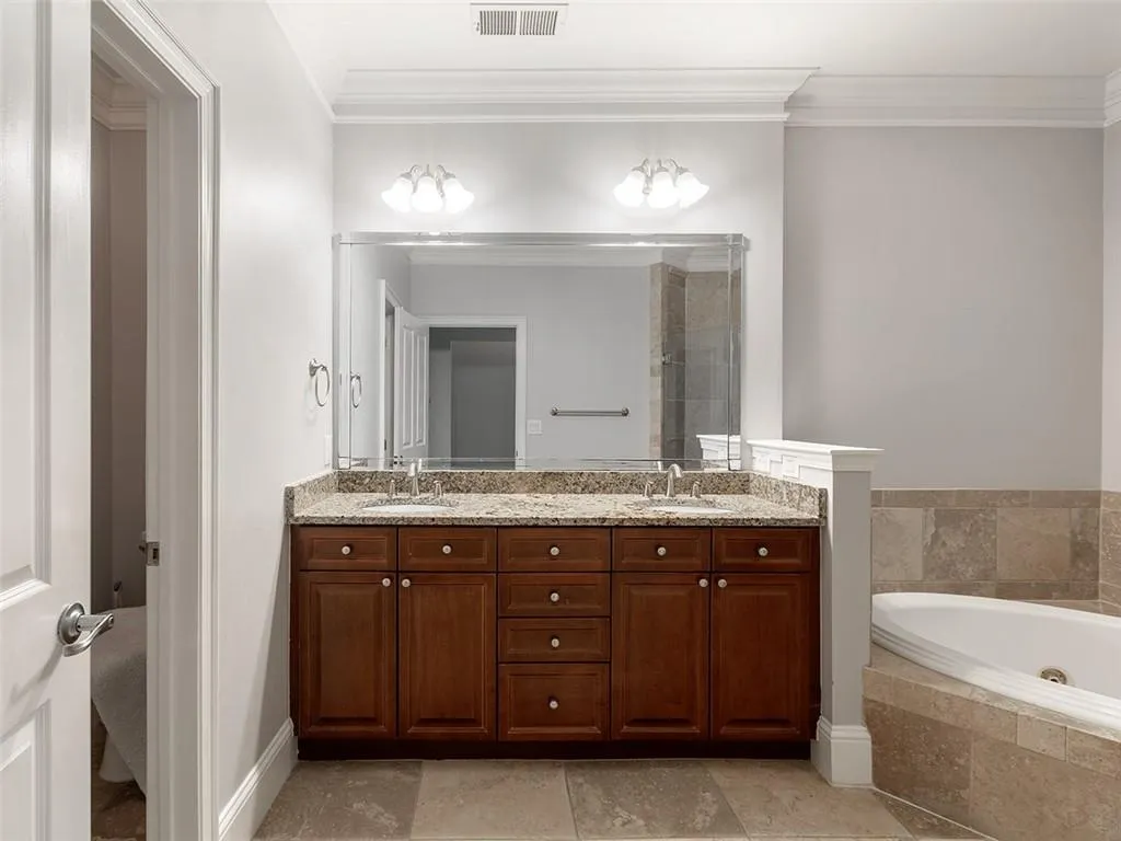 1147 Glenridge Place, Atlanta, Georgia 30342, 1 Bedroom Bedrooms, ,1 BathroomBathrooms,Residential,Sold,1147 Glenridge Place,7083546