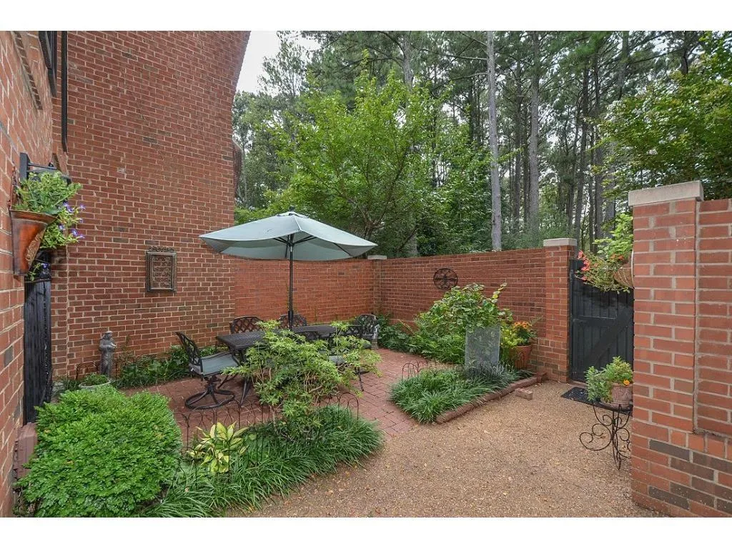 104 Jefferson Circle, Sandy Springs, Georgia 30328, 3 Bedrooms Bedrooms, ,2 BathroomsBathrooms,Residential,Sold,104 Jefferson Circle,5699288