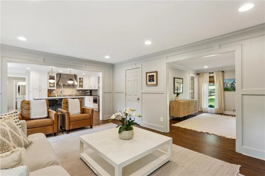 4505 Glengary Drive Ne, Atlanta, Georgia 30342, 4 Bedrooms Bedrooms, ,3 BathroomsBathrooms,Residential,For Sale,4505 Glengary Drive Ne,7642119