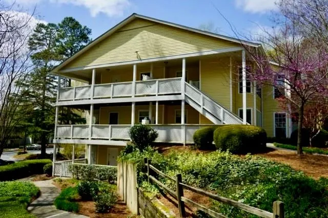 6808 Glenridge Drive Unit E, Sandy Springs, Georgia 30328, 2 Bedrooms Bedrooms, ,2 BathroomsBathrooms,Residential,Sold,6808 Glenridge Drive Unit E,6864026