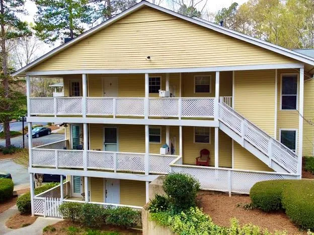 6808 Glenridge Drive Unit E, Sandy Springs, Georgia 30328, 2 Bedrooms Bedrooms, ,2 BathroomsBathrooms,Residential,Sold,6808 Glenridge Drive Unit E,6864026