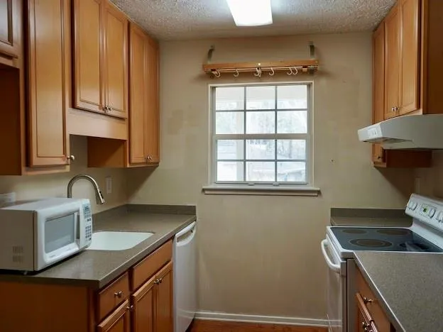 6808 Glenridge Drive Unit E, Sandy Springs, Georgia 30328, 2 Bedrooms Bedrooms, ,2 BathroomsBathrooms,Residential,Sold,6808 Glenridge Drive Unit E,6864026