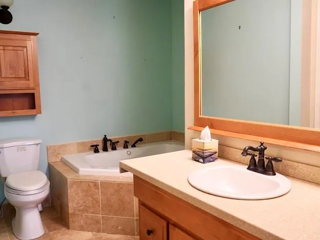 6808 Glenridge Drive Unit E, Sandy Springs, Georgia 30328, 2 Bedrooms Bedrooms, ,2 BathroomsBathrooms,Residential,Sold,6808 Glenridge Drive Unit E,6864026