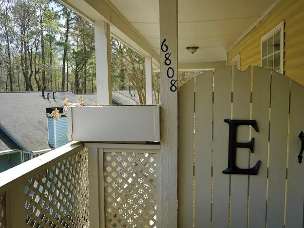 6808 Glenridge Drive Unit E, Sandy Springs, Georgia 30328, 2 Bedrooms Bedrooms, ,2 BathroomsBathrooms,Residential,Sold,6808 Glenridge Drive Unit E,6864026