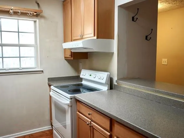 6808 Glenridge Drive Unit E, Sandy Springs, Georgia 30328, 2 Bedrooms Bedrooms, ,2 BathroomsBathrooms,Residential,Sold,6808 Glenridge Drive Unit E,6864026