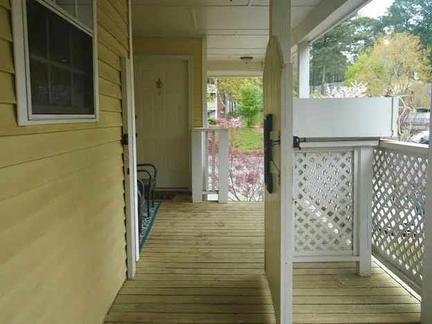 6808 Glenridge Drive Unit E, Sandy Springs, Georgia 30328, 2 Bedrooms Bedrooms, ,2 BathroomsBathrooms,Residential,Sold,6808 Glenridge Drive Unit E,6864026