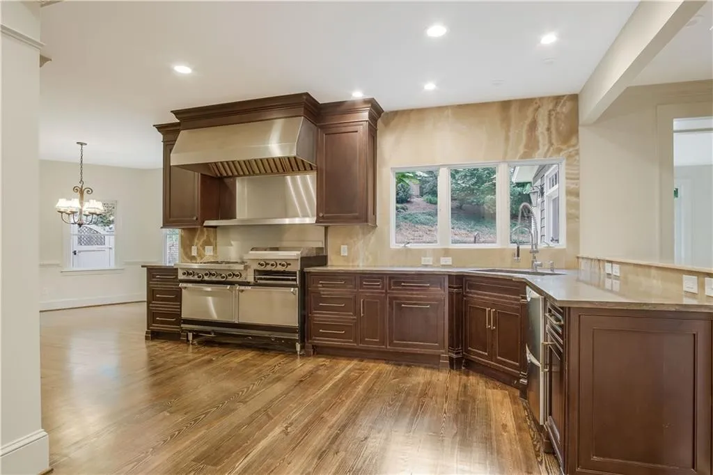 150 Spalding Mill, Sandy Springs, Georgia 30350, 6 Bedrooms Bedrooms, ,4 BathroomsBathrooms,Residential,Sold,150 Spalding Mill,6786134