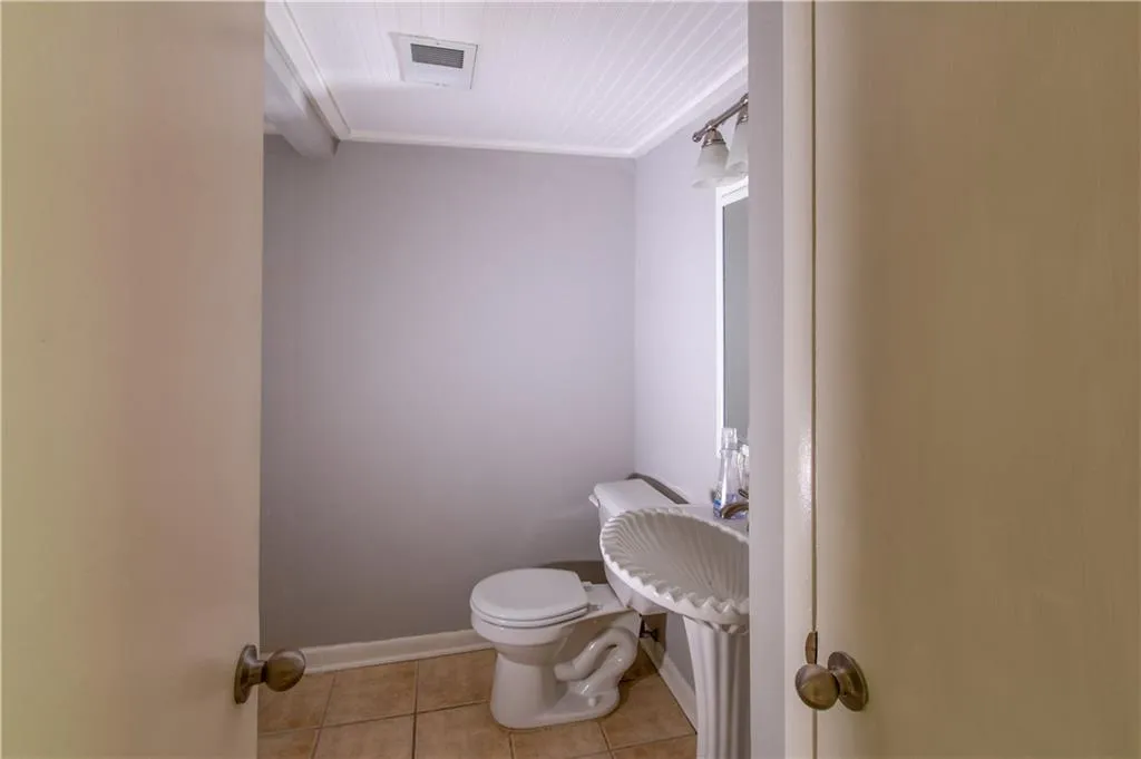 6900 Roswell Road Unit K1, Sandy Springs, Georgia 30328, 3 Bedrooms Bedrooms, ,2 BathroomsBathrooms,Residential,Sold,6900 Roswell Road Unit K1,6897854