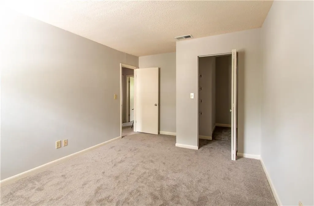 6900 Roswell Road Unit K1, Sandy Springs, Georgia 30328, 3 Bedrooms Bedrooms, ,2 BathroomsBathrooms,Residential,Sold,6900 Roswell Road Unit K1,6897854