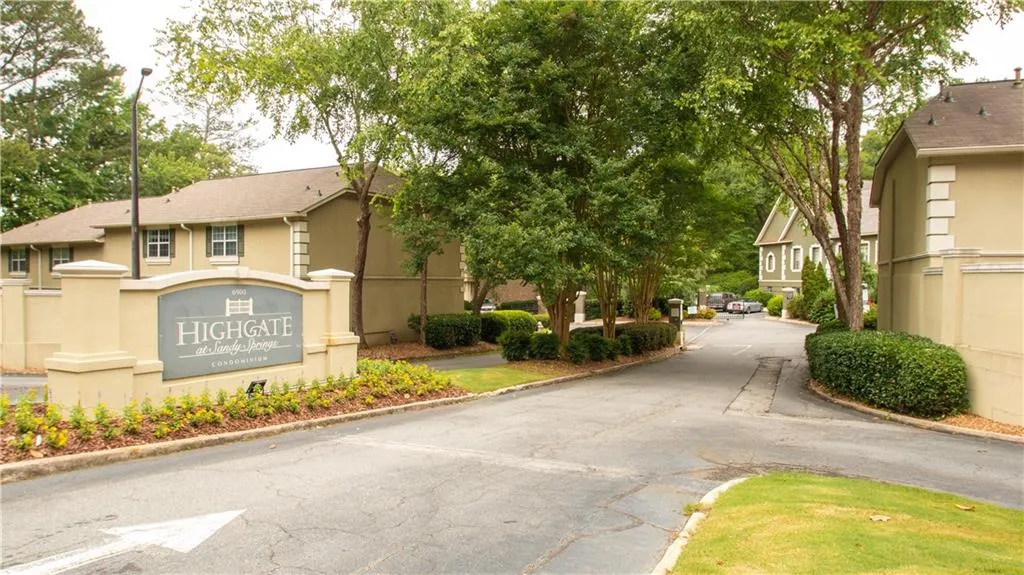 6900 Roswell Road Unit K1, Sandy Springs, Georgia 30328, 3 Bedrooms Bedrooms, ,2 BathroomsBathrooms,Residential,Sold,6900 Roswell Road Unit K1,6897854