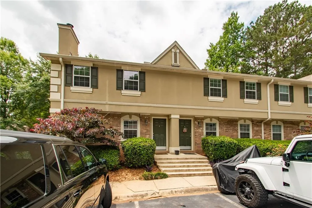 6900 Roswell Road Unit K1, Sandy Springs, Georgia 30328, 3 Bedrooms Bedrooms, ,2 BathroomsBathrooms,Residential,Sold,6900 Roswell Road Unit K1,6897854