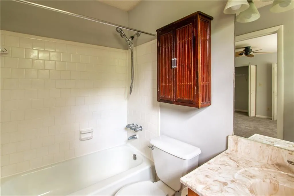 6900 Roswell Road Unit K1, Sandy Springs, Georgia 30328, 3 Bedrooms Bedrooms, ,2 BathroomsBathrooms,Residential,Sold,6900 Roswell Road Unit K1,6897854