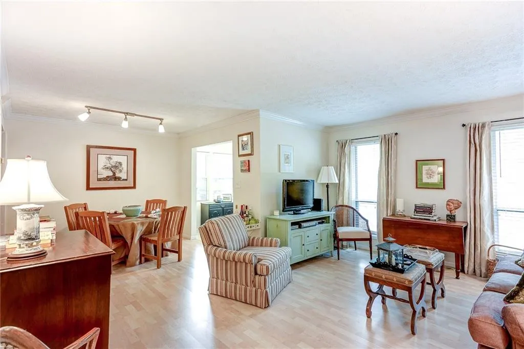 5153 Roswell Road Unit 10, Atlanta, Georgia 30342, 1 Bedroom Bedrooms, ,1 BathroomBathrooms,Residential,Sold,5153 Roswell Road Unit 10,5901955