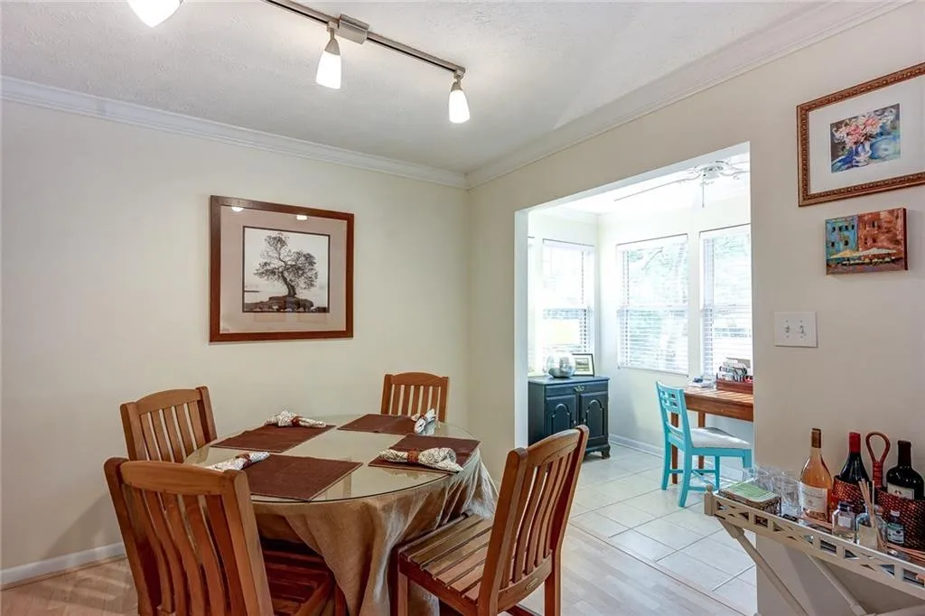 5153 Roswell Road Unit 10, Atlanta, Georgia 30342, 1 Bedroom Bedrooms, ,1 BathroomBathrooms,Residential,Sold,5153 Roswell Road Unit 10,5901955