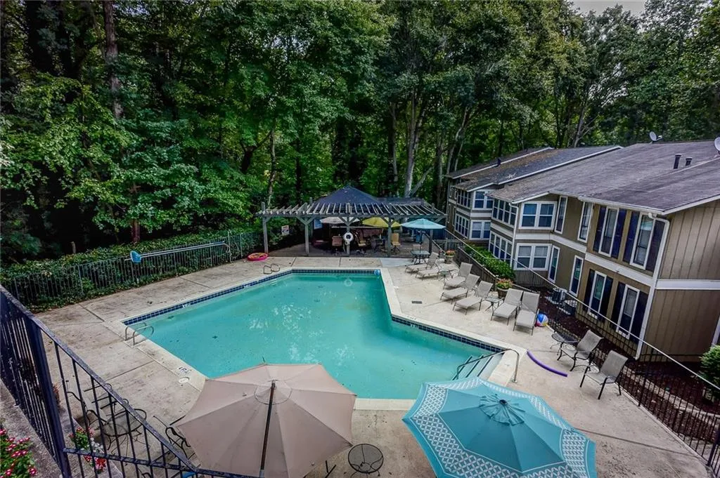 5153 Roswell Road Unit 10, Atlanta, Georgia 30342, 1 Bedroom Bedrooms, ,1 BathroomBathrooms,Residential,Sold,5153 Roswell Road Unit 10,5901955