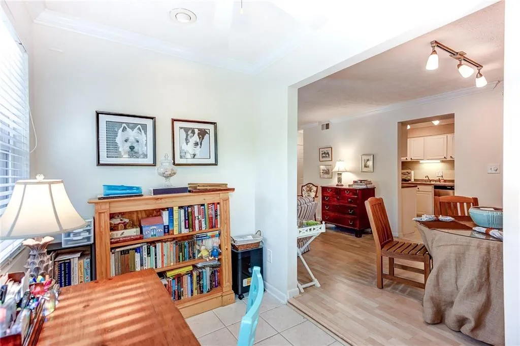 5153 Roswell Road Unit 10, Atlanta, Georgia 30342, 1 Bedroom Bedrooms, ,1 BathroomBathrooms,Residential,Sold,5153 Roswell Road Unit 10,5901955