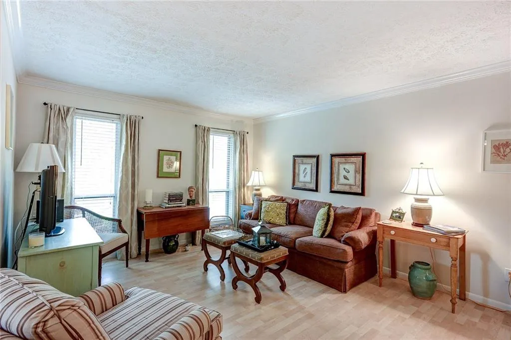 5153 Roswell Road Unit 10, Atlanta, Georgia 30342, 1 Bedroom Bedrooms, ,1 BathroomBathrooms,Residential,Sold,5153 Roswell Road Unit 10,5901955