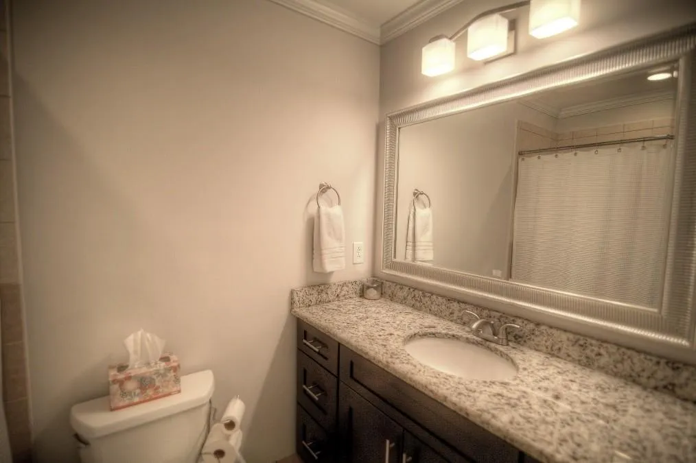 6700 Roswell Road Ne Unit 23c, Sandy Springs, Georgia 30328, 2 Bedrooms Bedrooms, ,1 BathroomBathrooms,Residential,Sold,6700 Roswell Road Ne Unit 23c,5634653