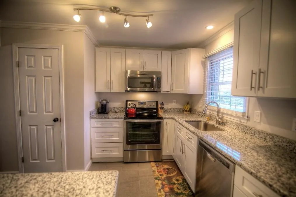 6700 Roswell Road Ne Unit 23c, Sandy Springs, Georgia 30328, 2 Bedrooms Bedrooms, ,1 BathroomBathrooms,Residential,Sold,6700 Roswell Road Ne Unit 23c,5634653