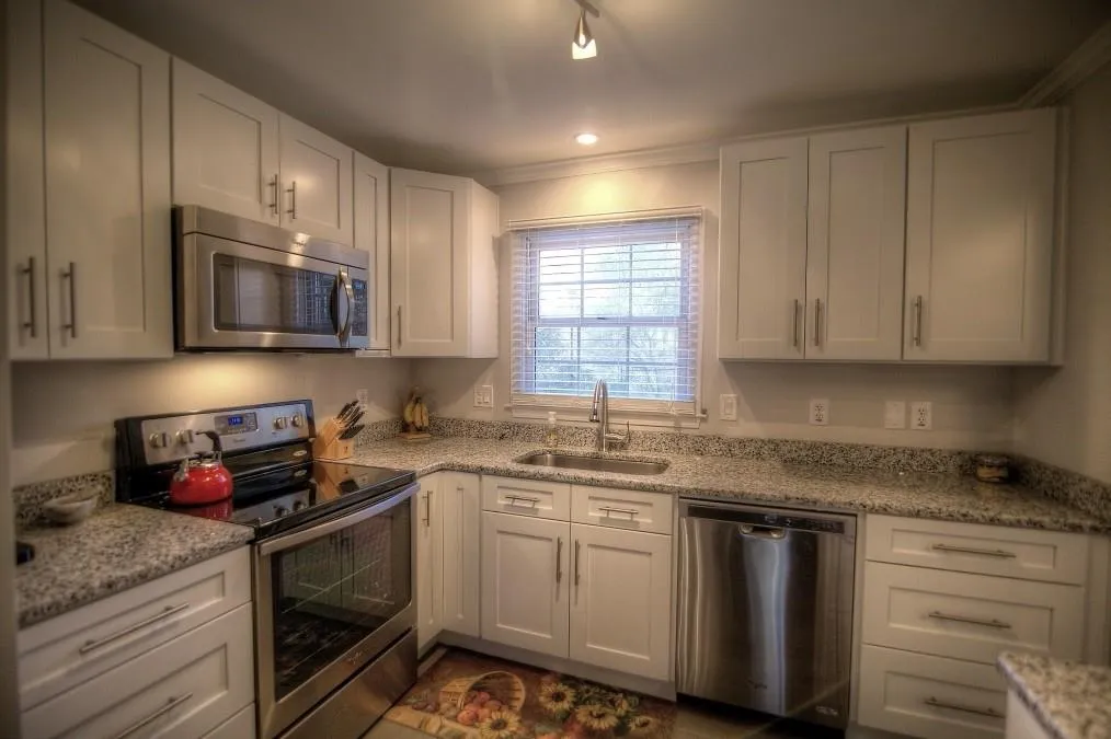 6700 Roswell Road Ne Unit 23c, Sandy Springs, Georgia 30328, 2 Bedrooms Bedrooms, ,1 BathroomBathrooms,Residential,Sold,6700 Roswell Road Ne Unit 23c,5634653