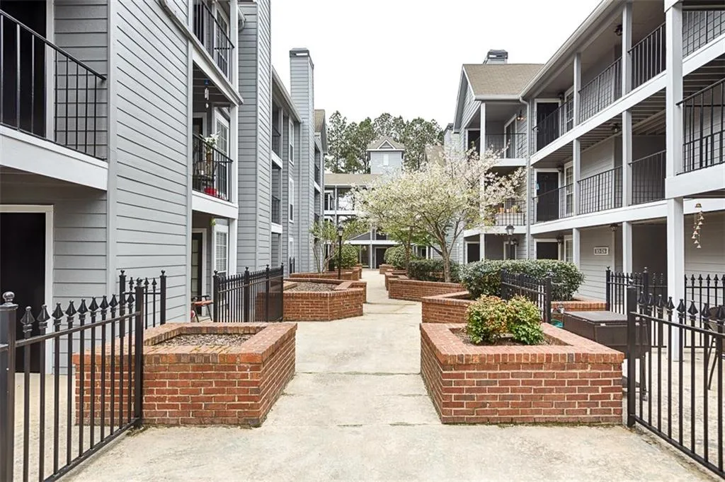 321 Granville Court, Atlanta, Georgia 30328, 2 Bedrooms Bedrooms, ,2 BathroomsBathrooms,Residential,Sold,321 Granville Court,5985218