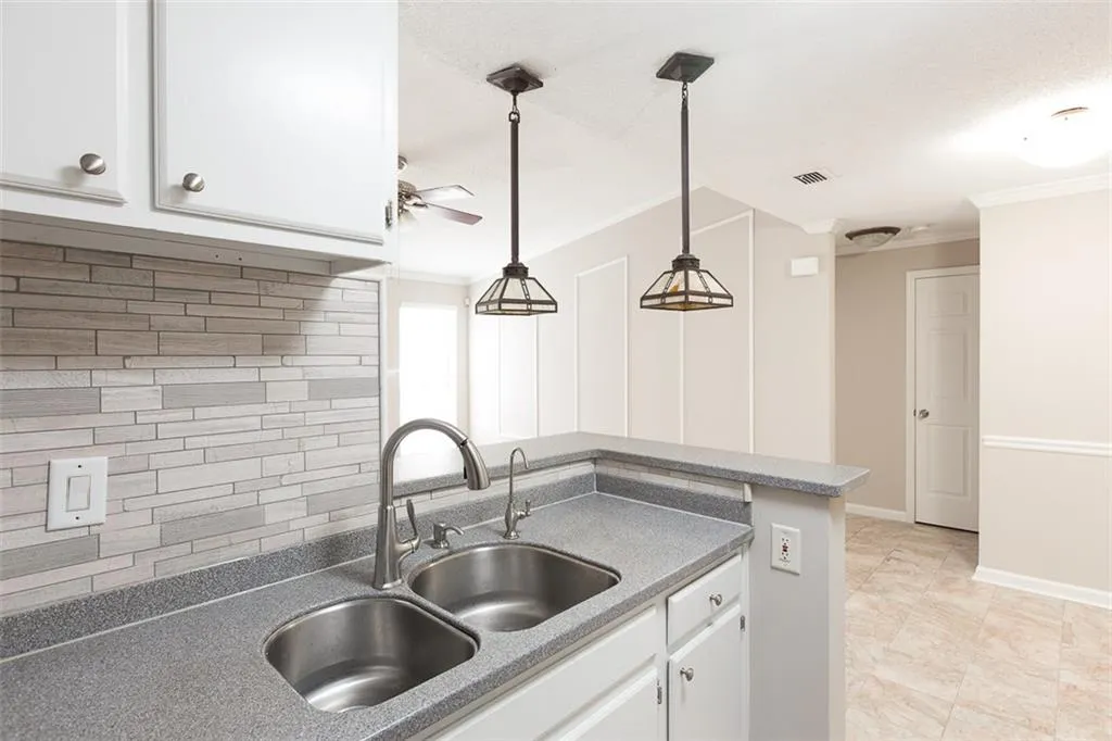 321 Granville Court, Atlanta, Georgia 30328, 2 Bedrooms Bedrooms, ,2 BathroomsBathrooms,Residential,Sold,321 Granville Court,5985218