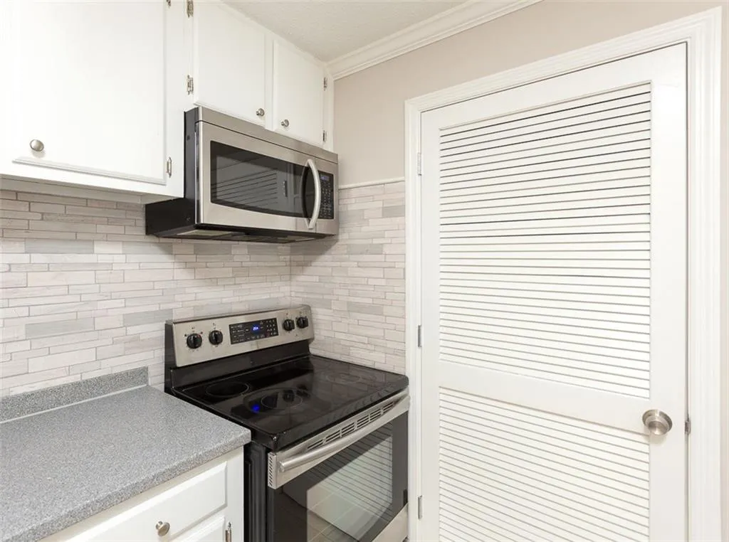 321 Granville Court, Atlanta, Georgia 30328, 2 Bedrooms Bedrooms, ,2 BathroomsBathrooms,Residential,Sold,321 Granville Court,5985218