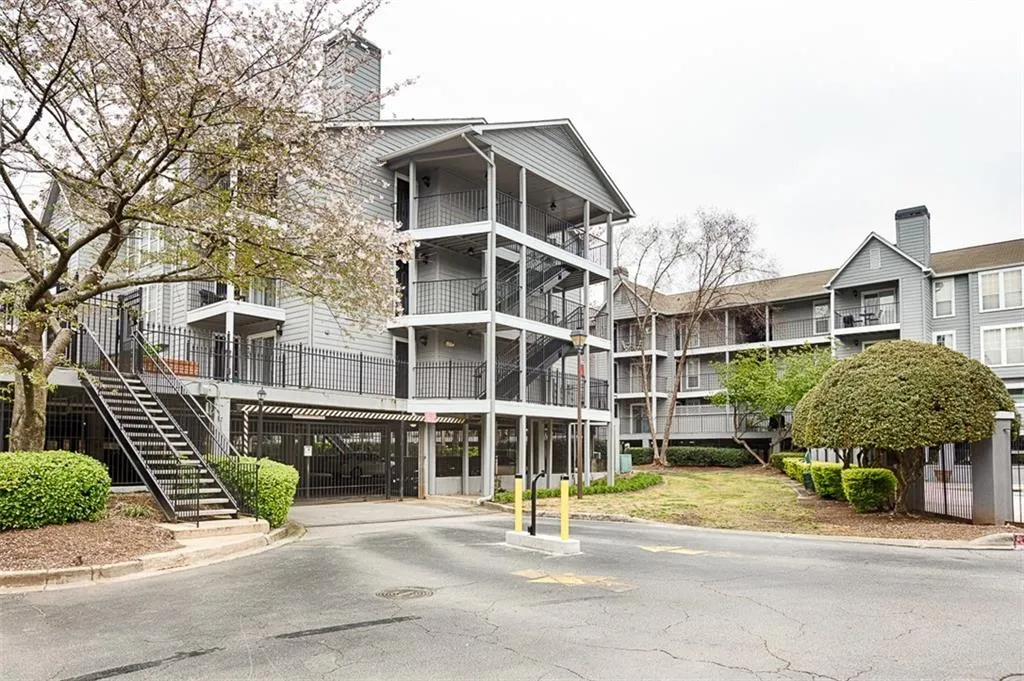 321 Granville Court, Atlanta, Georgia 30328, 2 Bedrooms Bedrooms, ,2 BathroomsBathrooms,Residential,Sold,321 Granville Court,5985218