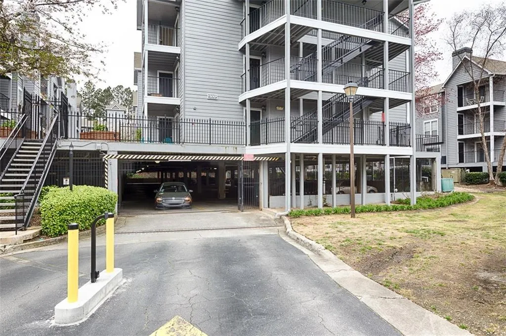 321 Granville Court, Atlanta, Georgia 30328, 2 Bedrooms Bedrooms, ,2 BathroomsBathrooms,Residential,Sold,321 Granville Court,5985218